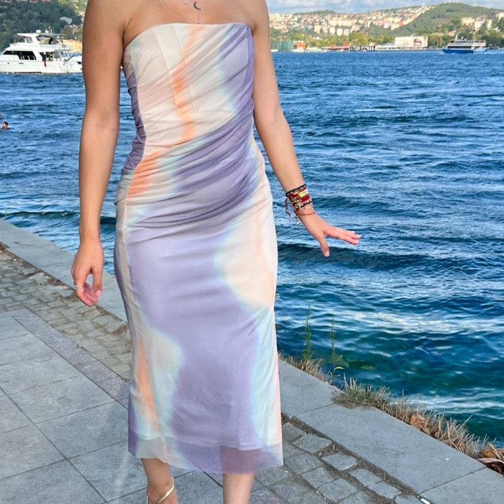 EUC Zara strapless dress. Worn once. Beautiful piece & received many compliments